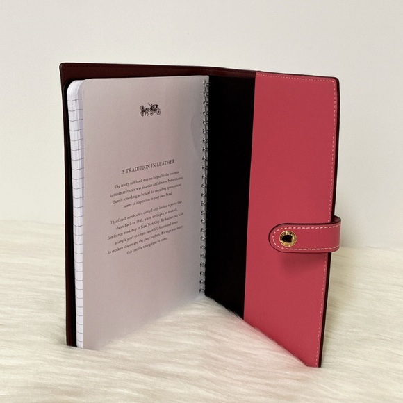 NWT💃Coach Notebook In Signature Canvas With Varsity Motif - Picture 3 of 6